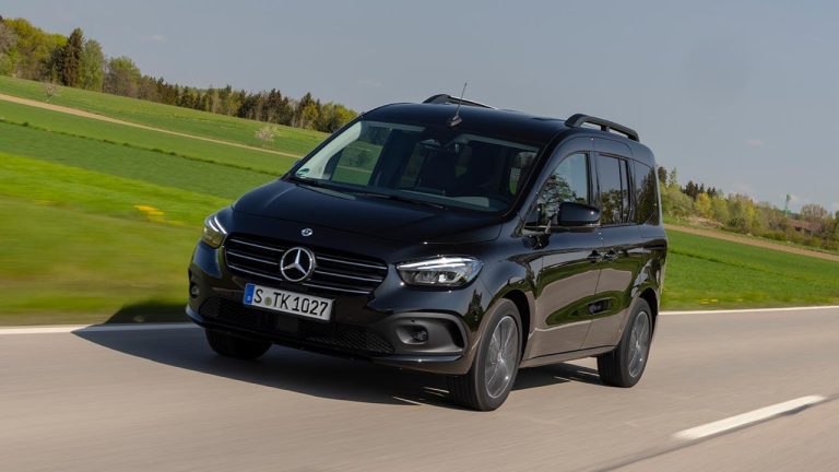Mercedes-Benz T-Klasse - in Voller Fahrt - bei Automagazin Plus