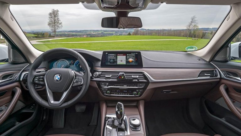 BMW 530e iPerformance - Cockpit - bei Automagazin Plus