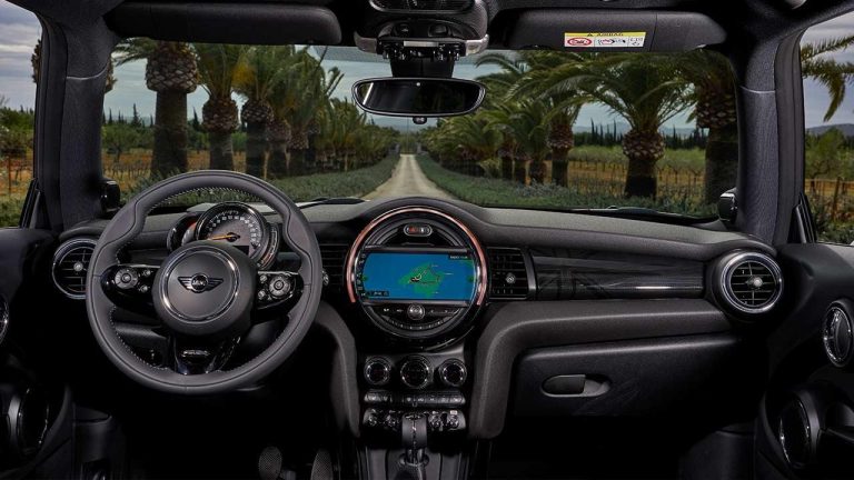 MINI 5-Türer, 3 Türer oder Cabrio - Cockpit - bei Automagazin Plus