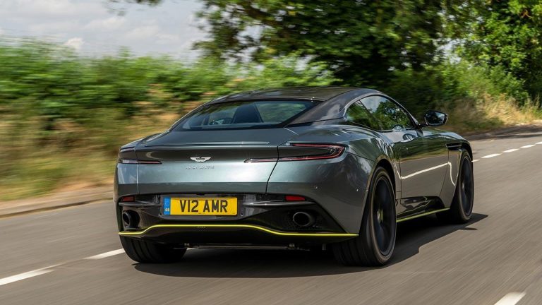 Aston Martin DB11 - Heckansicht - bei Automagazin Plus