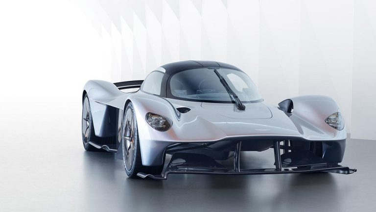 Aston Martin Valkyrie - Frontansicht - bei Automagazin Plus