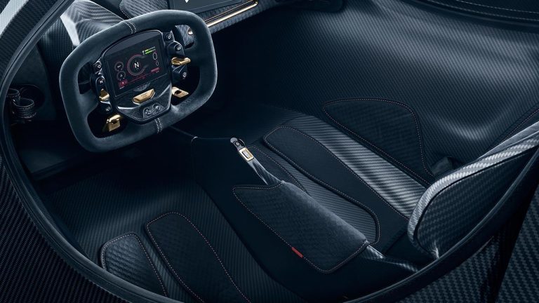 Aston Martin Valkyrie - Cockpit - bei Automagazin Plus