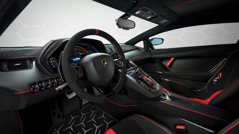 Lamborghini Aventador SVJ - Cockpit - bei Automagazin Plus