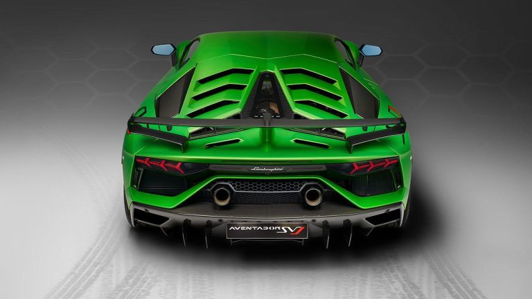 Lamborghini Aventador SVJ - Heckansicht - bei Automagazin Plus