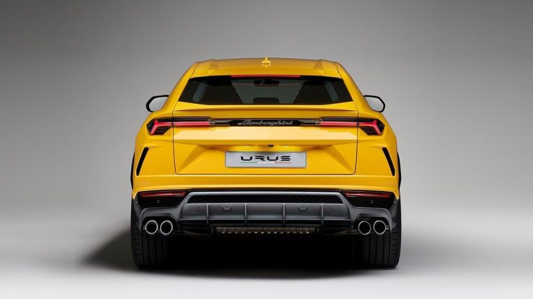 Lamborghini Urus - Heckansicht - bei Automagazin Plus