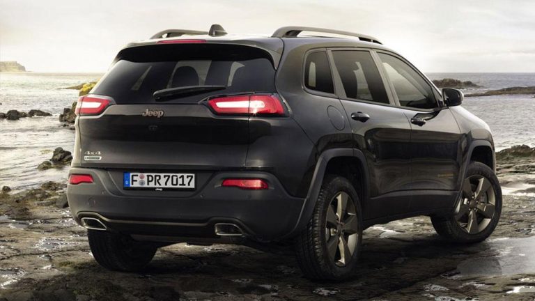 Jeep Cherokee - Heckansicht - bei Automagazin Plus