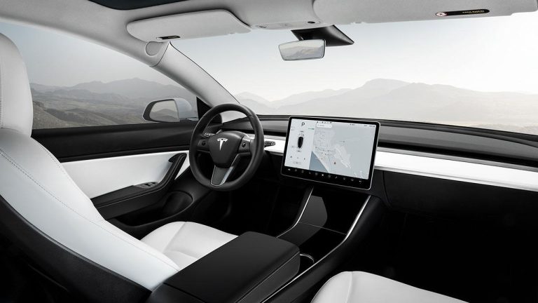 Tesla Model 3 - Cockpit - bei Automagazin Plus