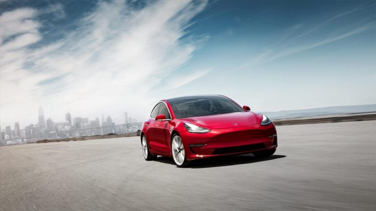 Tesla Model 3 - Frontansicht - bei Automagazin Plus