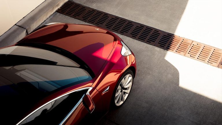 Tesla Model 3 - Motorhaube - bei Automagazin Plus