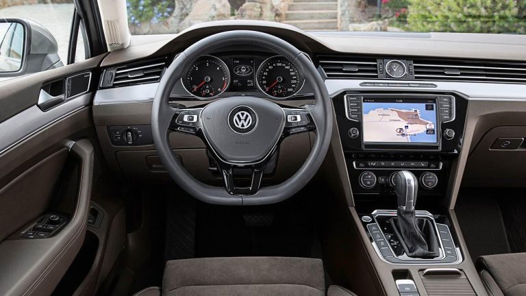 Volkswagen Passat - Cockpit - bei Automagazin Plus