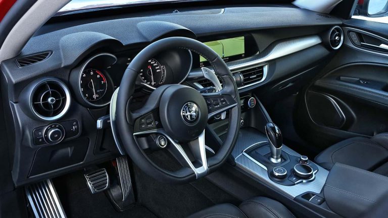 Alfa Romeo Stelvio - Cockpit - bei Automagazin Plus