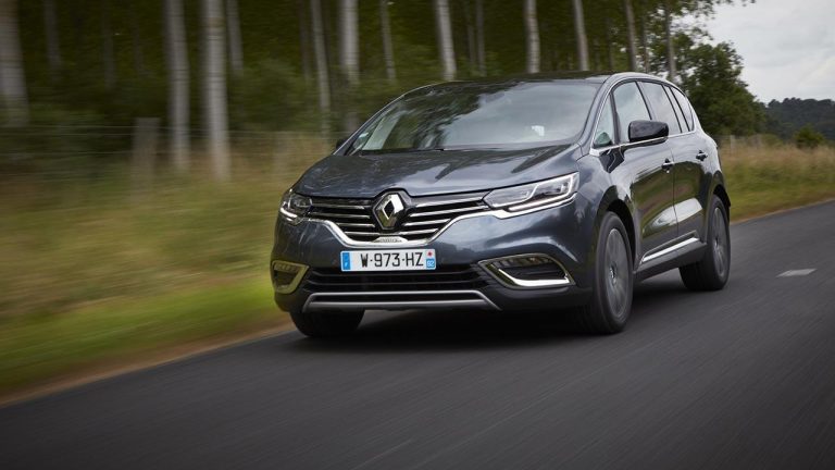 Renault Espace - auf der Landstraße - bei Automagazin Plus
