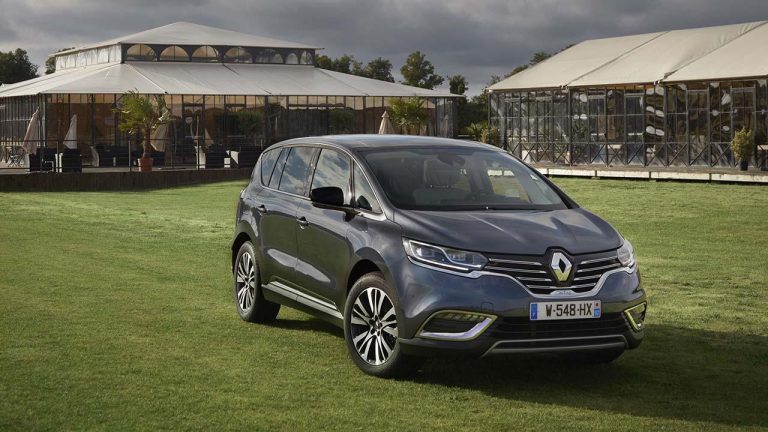Renault Espace - auf der Wiese - bei Automagazin Plus