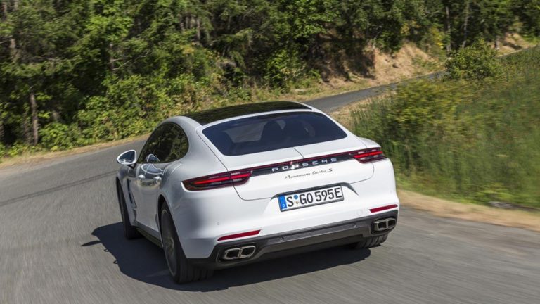 Porsche Panamera Turbo S E-Hybrid - Heckansicht - bei Automagazin Plus