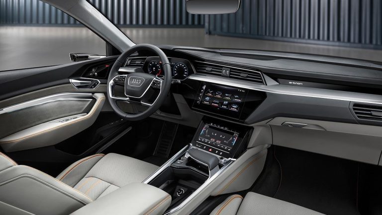 Audi e-tron - Cockpit - bei Automagazin Plus