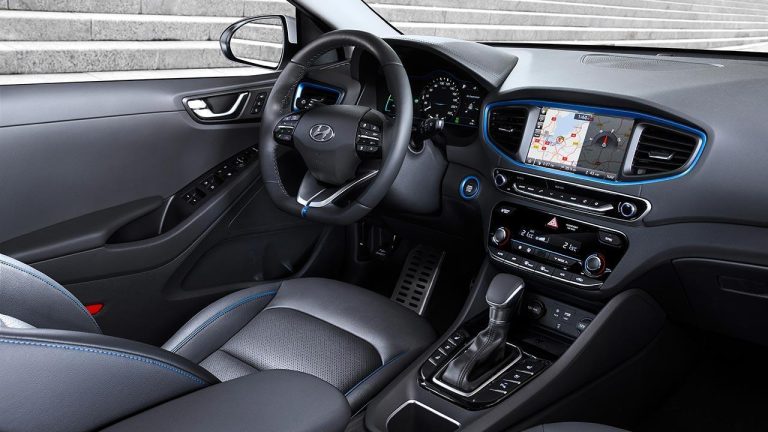 Hyundai Ioniq Hybrid - Cockpit - bei Automagazin Plus