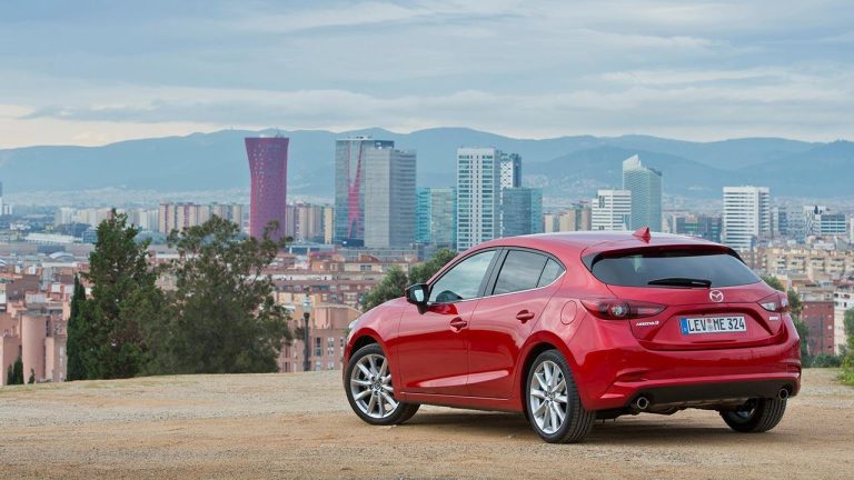 Mazda3 Sport - Blick auf die Stadt - bei Automagazin Plus