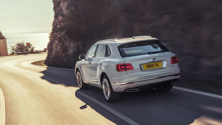 Bentley Bentayga Hybrid - Heckansicht - bei Automagazin Plus