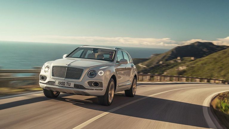 Bentley Bentayga Hybrid - an der Küste - bei Automagazin Plus