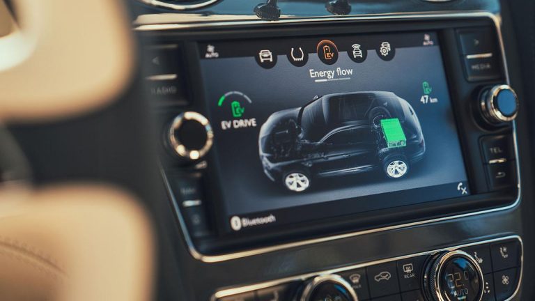 Bentley Bentayga Hybrid - Bordcomputer - bei Automagazin Plus