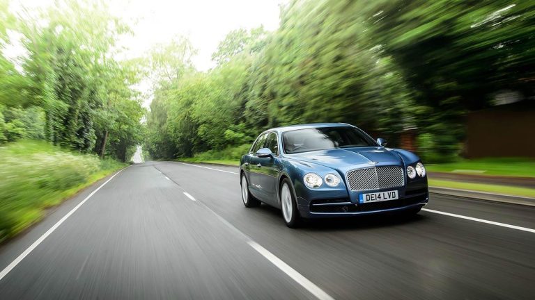 Bentley Flying Spur V8 - in voller Fahrt - bei Automagazin Plus