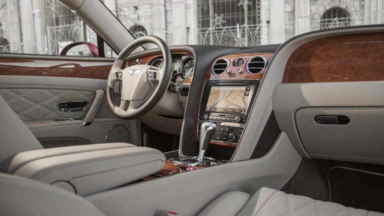 Bentley Flying Spur V8 - Cockpit - bei Automagazin Plus