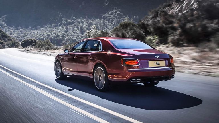 Bentley Flying Spur V8 - Heckansicht - bei Automagazin Plus