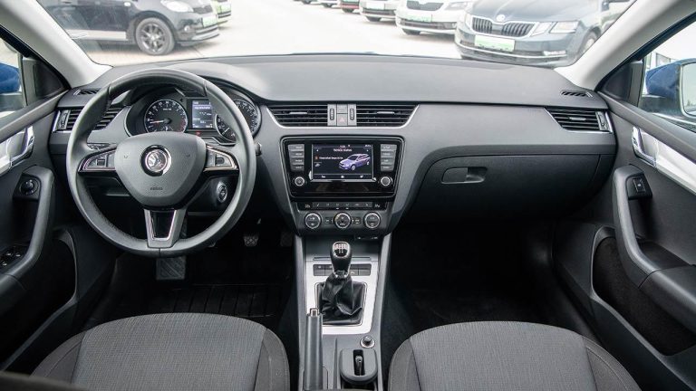 Skoda Octavia Combi - Cockpit - bei Automagazin Plus
