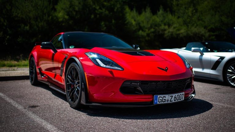 Chevrolet Corvette Z06 - am Parkplatz - bei Automagazin Plus