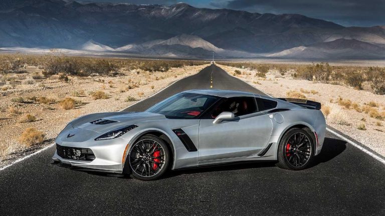 Chevrolet Corvette Z06 - quer zur Straße - bei Automagazin Plus