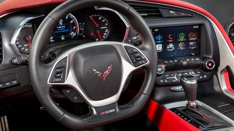 Chevrolet Corvette Z06 - Cockpit - bei Automagazin Plus