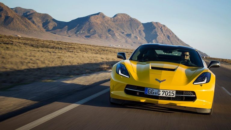 Chevrolet Corvette Stingray Coupé - in der Wüste - bei Automagazin Plus