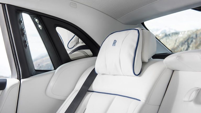 Rolls Royce Phantom - Rücksitz Kopflehne - bei Automagazin Plus