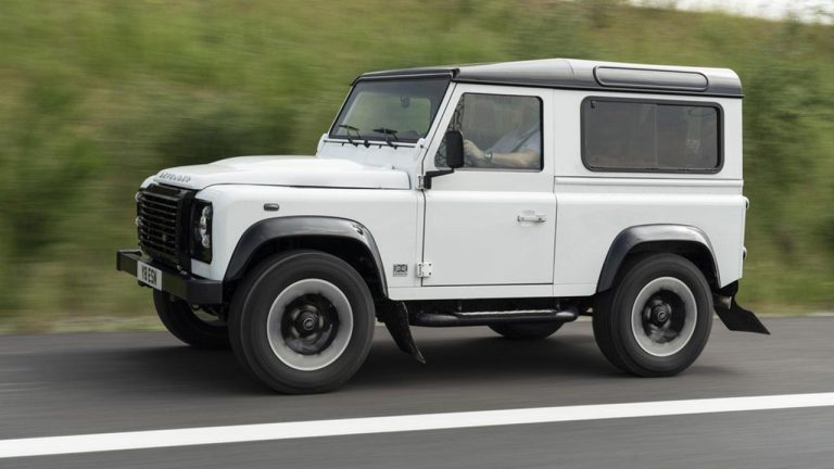 Land Rover Defender - Seitenansicht - bei Automagazin Plus