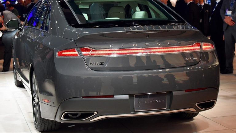 Lincoln MKZ Hybrid - Heckansicht - bei Automagazin Plus