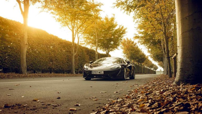 McLaren 570GT - in herbstlicher Allee - bei Automagazin Plus