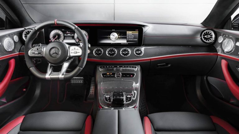 Mercedes-AMG E 53 4 MATIC+ - Cockpit - bei Automagazin Plus