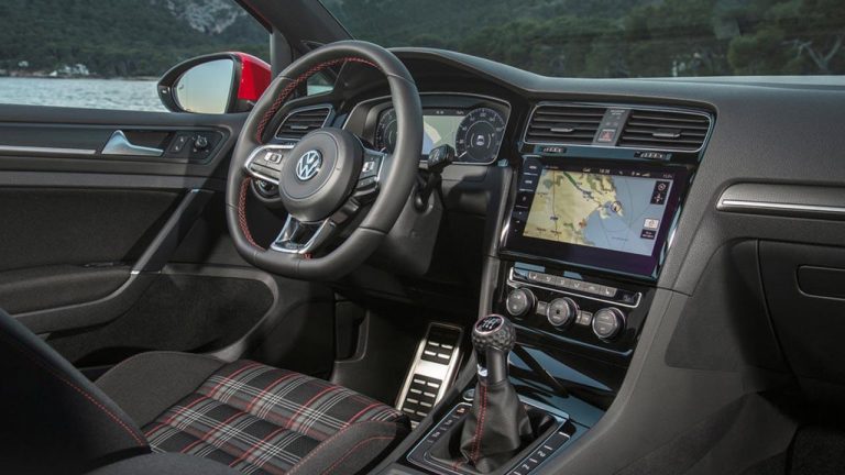 Volkswagen Golf GTI - Cockpit - bei Automagazin Plus