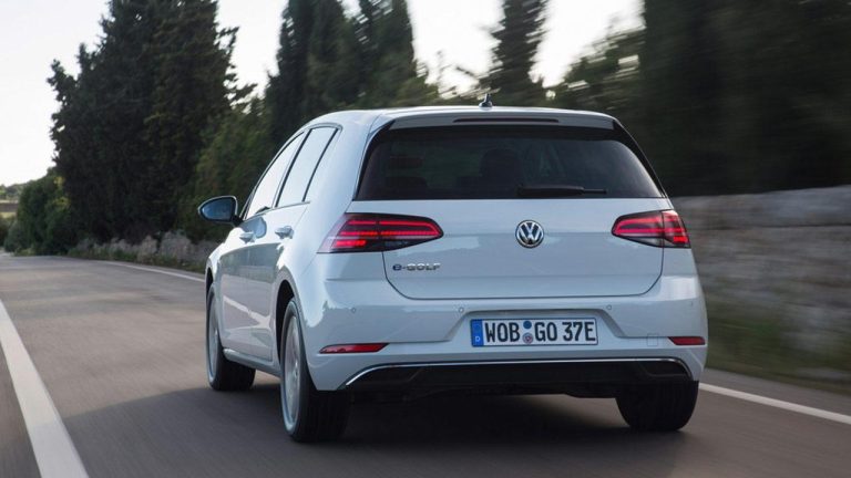 Volkswagen e-Golf - Heckansicht - bei Automagazin Plus