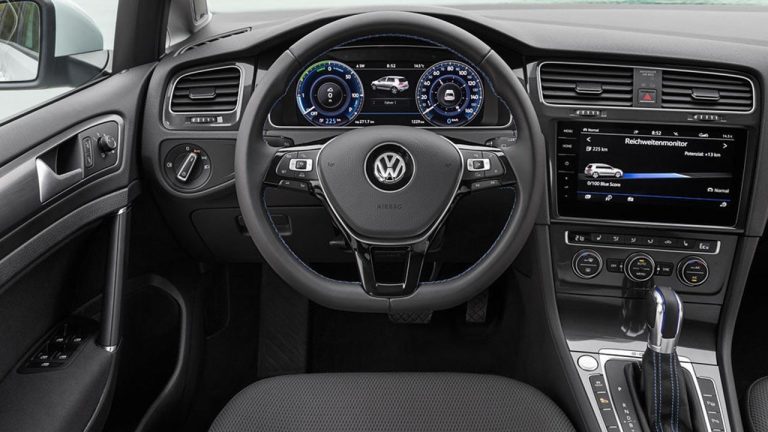 Volkswagen e-Golf - Cockpit - bei Automagazin Plus