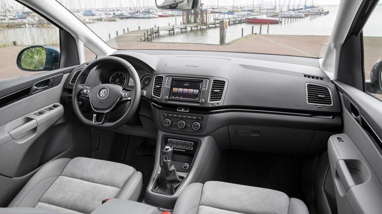 Volkswagen Sharan - Cockpit - bei Automagazin Plus