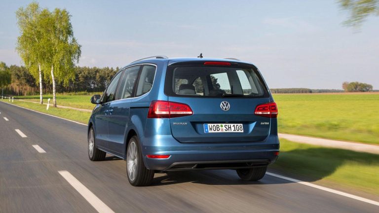 Volkswagen Sharan - Heckansicht - bei Automagazin Plus