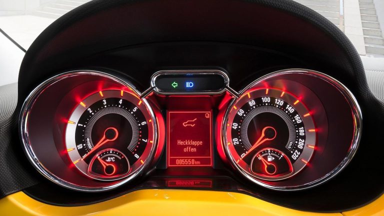 Opel Adam - Cockpit - bei Automagazin Plus