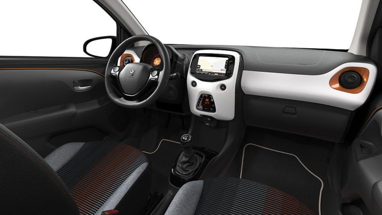 Peugeot 108 - Cockpit - bei Automagazin Plus