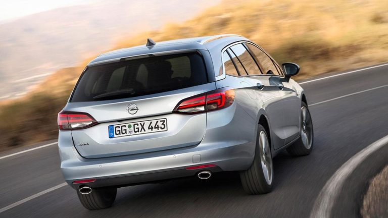 Opel Astra Sports Tourer - Heckansicht - bei Automagazin Plus