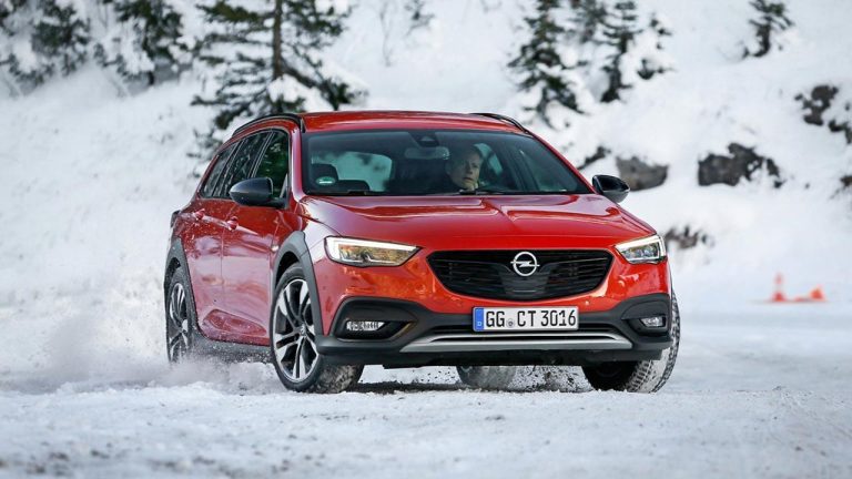 Opel Insignia Country Tourer - in voller Fahrt - bei Automagazin Plus