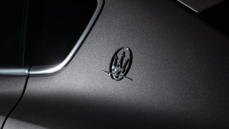 Maserati Levante GranSport V6 - Markenlogo - bei Automagazin Plus