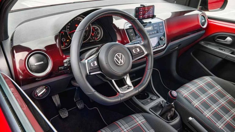 VW up! - Cockpit - bei Automagazin Plus