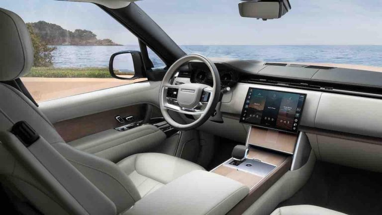 Range Rover Electric - Cockpit mit Fahrersitz - bei Automagazin Plus