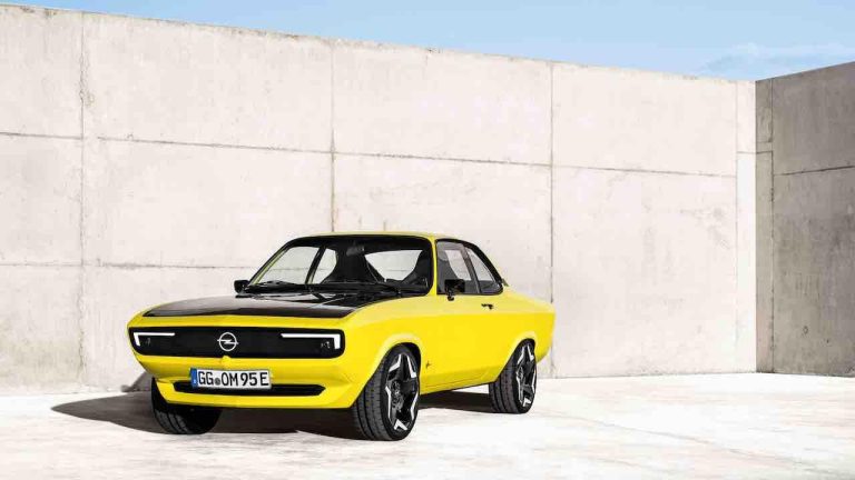 Opel Manta GSe ElektroMOD - Front- und Seitenansicht außen - bei Automagazin Plus